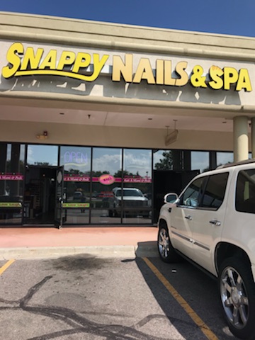 Snappy Nails & Spa logo
